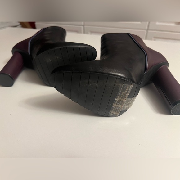 Cabo Bissett Bootie size 6.5m in excellent condition. Black and maroon leather - Picture 3 of 4